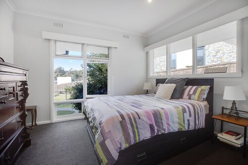 Canadian bay resort mt eliza, pool, spa, basketball crt, walk to beach and shops - Melbourne