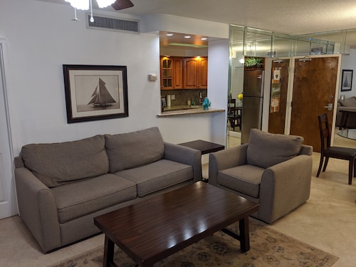 2 bedroom/2 bath direct oceanview - ocean manor, renovated owner's unit! - Fort Lauderdale