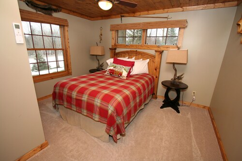 4 bedroom/3 bath 5 star home located on blackduck lake at white birch resort - Bemidji