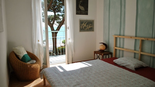 20 metres from the sand beach of alassio, 2 balconies directly on the seaside. - Andora