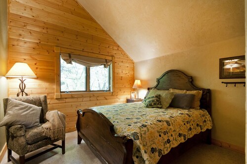Classic 'sundance escape lodge' mountain getaway, amazing great room, game room - Sundance, UT