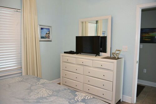 Great 2b/2b beachfront. see dolphins from balcony, newly furnished - Orange Beach