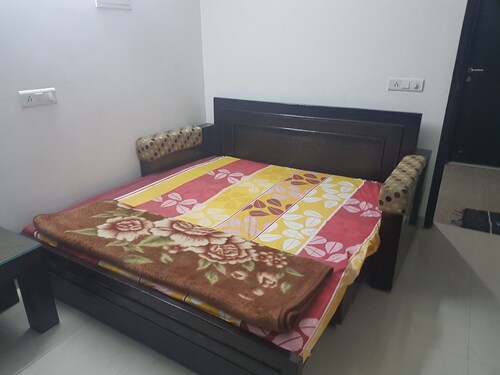 Entire serviced apartment with hill view - Rishikesh