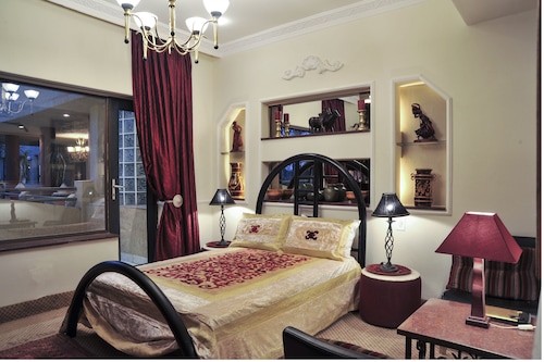 16 themed suites - from marrakesh to moulin rouge... - Johannesburg