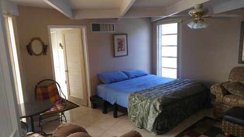 Central florida waterfront community safe & tranquil, boating tennis heated pool - Lakeshore, FL