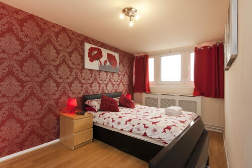 4 beds -best location - city centre apartment in victoria centre shopping centre - Nottingham