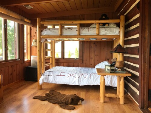 Authentic log cabin on beautiful silver lake-pet friendly - Traverse City
