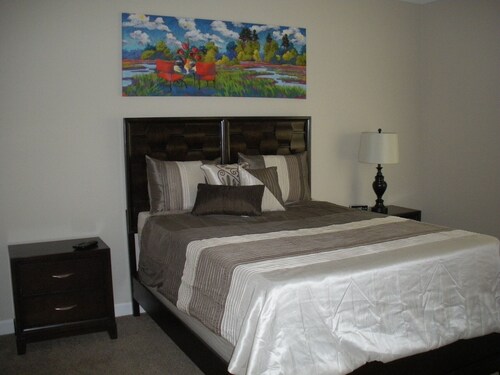Executive home  - 15 min to airport, 5 min from st joseph, walk to mccain mall - Little Rock
