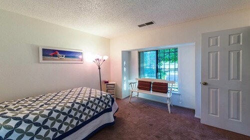 Close to all   relax, enjoy privacy, close t/attractions old town shopping unm - Rio Rancho
