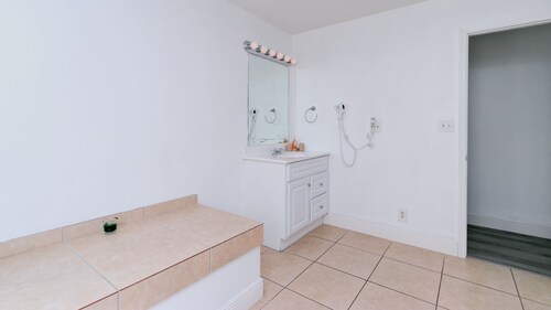 Villa lion 3 ../ 4 bedrooms 3 baths .tranquility water front.. - Plantation, FL