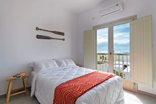 Atemberaubende neugebaute villa mit herrlichem blick über die ganze insel mit jacuzzi! - Santorini
