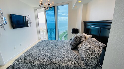 Specials! direct ocean front and ocean view! chic and unique apartment! - North Miami, FL