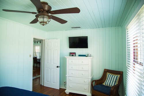 Comfortable gulfside beach cottage - updated! - beautifully decorated - Pinellas County