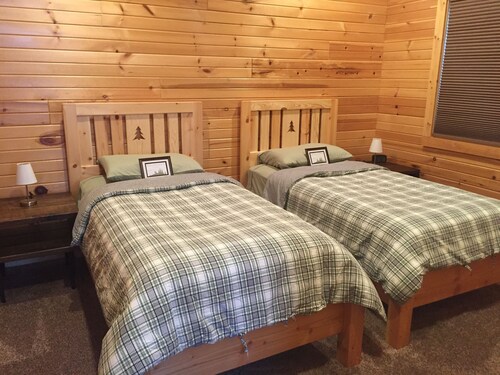 Northern comfort overlooking caribou lake- spacious and secluded - Lutsen