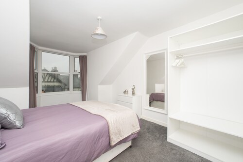 Modern 4 bed apartment close to city centre & hospital - Sunderland