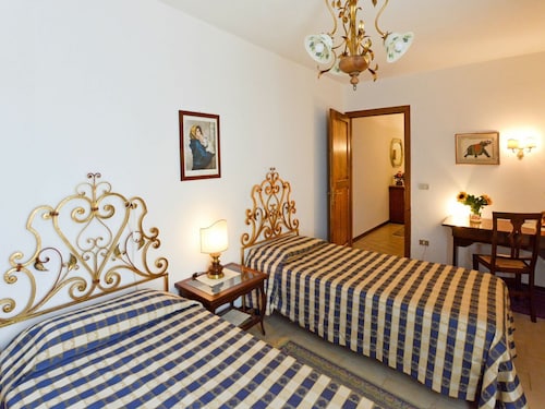 Beautiful apartment for 6 guests with wifi, private pool, tv and parking - Prato