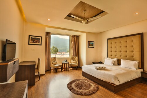 Hotel vasundhara palace near ram jhula rishikesh, close to river ganga - Himachal Pradesh