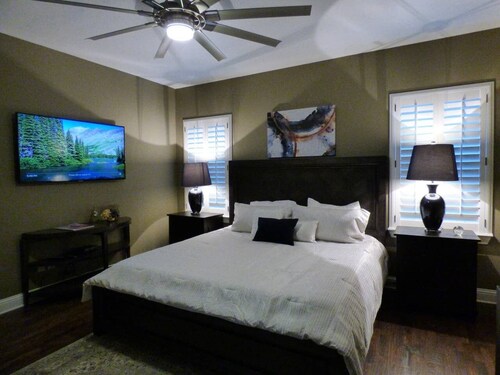 New! elegant home, king bed, near shops@legacy - Frisco, TX