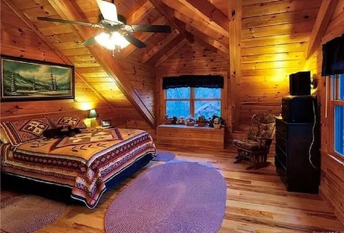 New!log cabin in the mountains! mountain views/private lake/beach/river/pets - Lake Lure