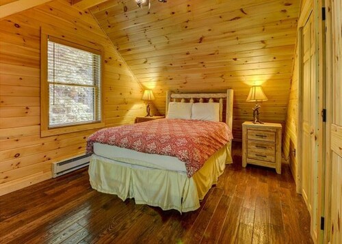 Gorgeous 4br log home near storyland & north conway. ac, large deck, wifi! - North Conway, NH