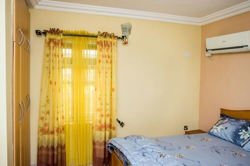 Moderne 4 chambres avec salle de bains en duplex, alimentation 24/7 - Nigeria