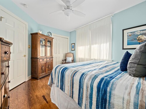 Magnificent 2br/1 ba just two blocks to the beach and washington street mall! 140409 - Cape May