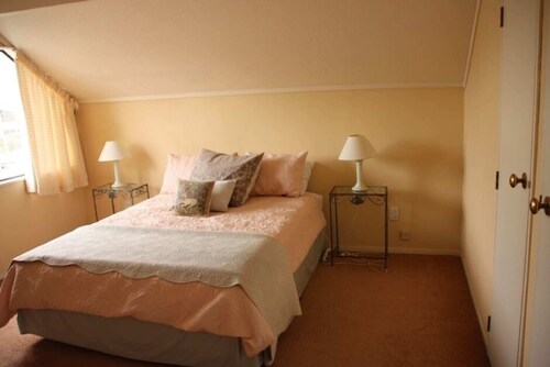 Cosy town house located in down town taupo. short walk to the lake front and cen - Taupo