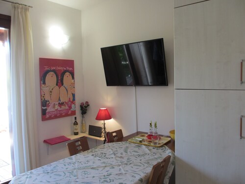 Spacious and comfortable apartment with pool and garden, near garda and beach - Garda