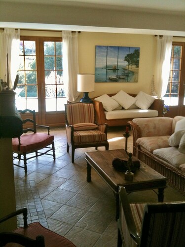 Riviera villa luxueuse - piscine, jardin, wifi & ac - quartier calme et résidentiel - Antibes