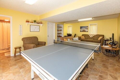 Wonderful family rental, ping-pong, sunporch, very clean and cozy,2000sqft.,wifi - Virginia