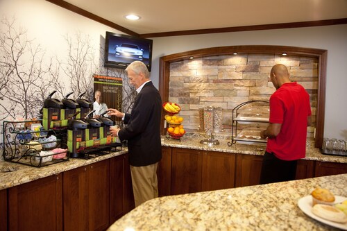 King suite | buffet breakfast, indoor pool access + 24h business center - Fraser, MI