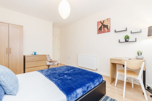 Entire apartment, close to central london - Romford