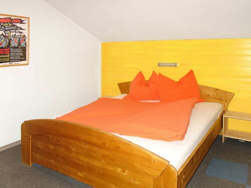 Schönes alleinstehendes ferienhaus für 36 gäste mit  w-lan, tv, balkon und parkplatz - Mayrhofen