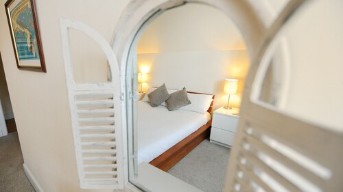 7 coram tower - one bedroom apartment, sleeps 2 - Lyme Regis
