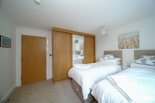 City centre luxurious executive 2 or 4 bed apartment, fast wifi & secure parking - Norwich