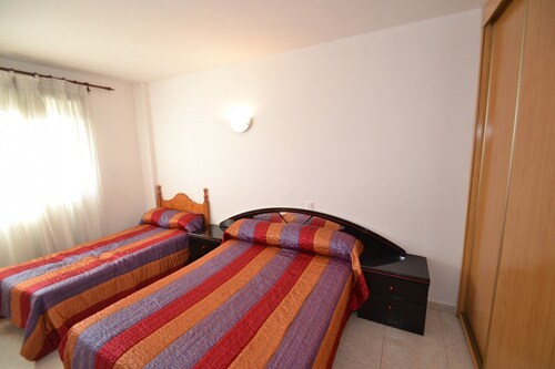 Aguamarina 3: family residence with sw. pools, big garden, close to la pineda's beach and centre - free wifi & linen - Andorra