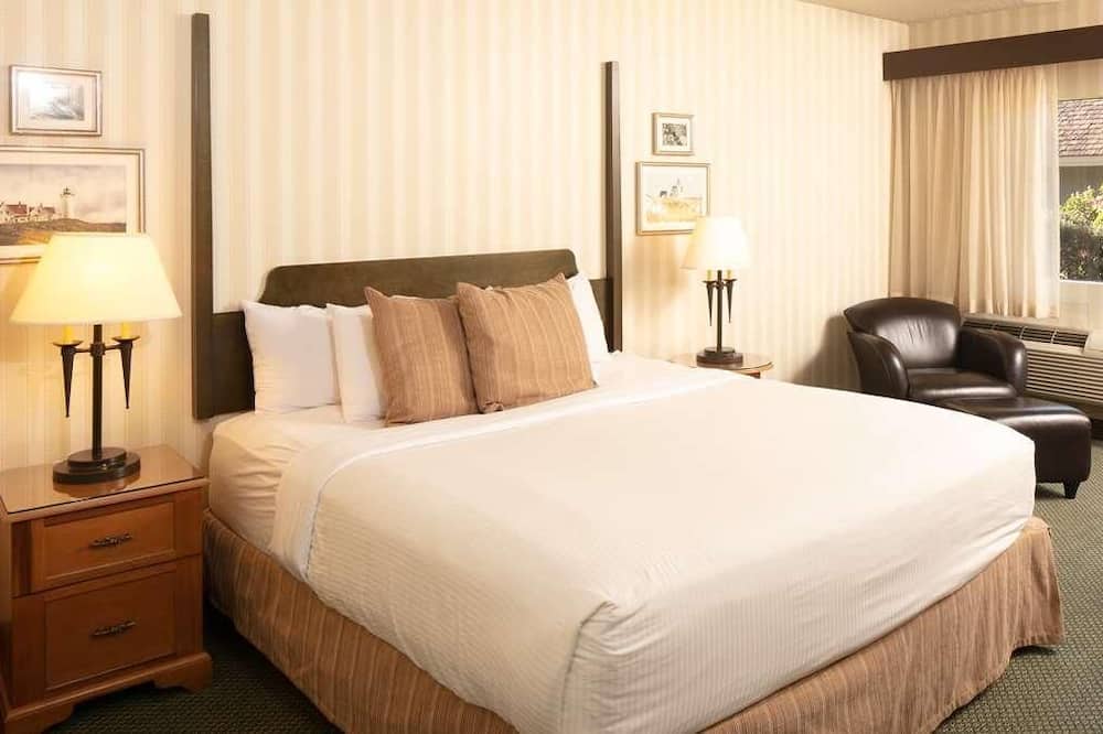 Affordability Meets Comfort At Red Lion Hotel Bellevue! Pool, Pet-friendly - Seattle, WA