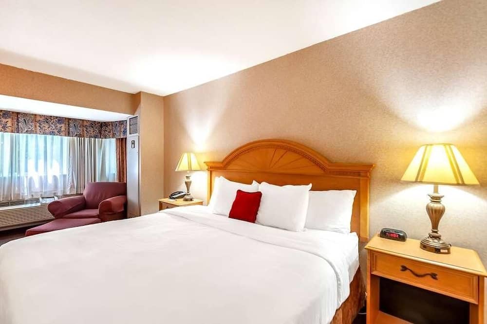 Comfort And Convenience In Red Lion Hotel Rosslyn Iwo Jima! Free Onsite Parking! - Washington, D.C.