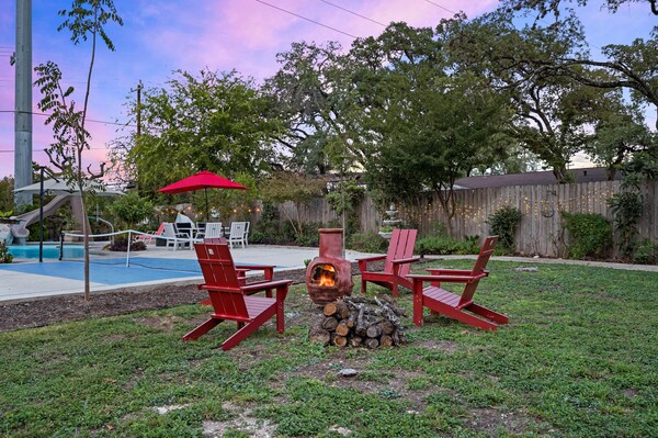 Resort-like Experience ~ Heated Pool ~ Pickleball Court ~ Hot Tub - San Antonio, TX