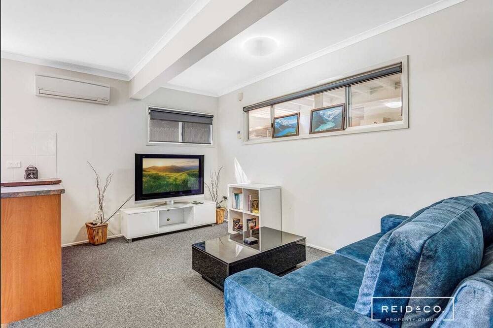 Self Contained 1 Bed Granny Flat - Walk To The Water & Parks - Brisbane