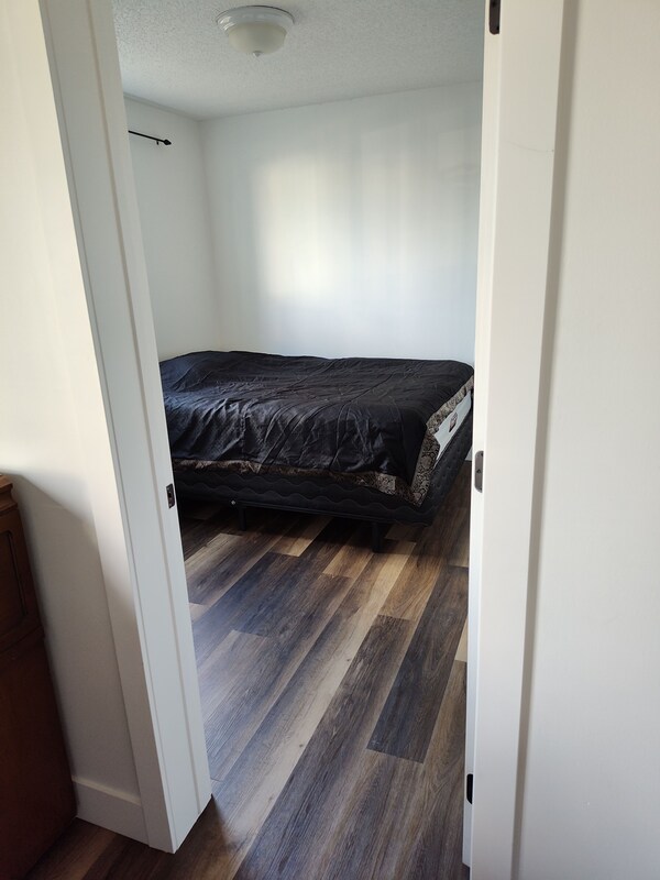 Completely Private 1 Bedroom Guest Suite - Edmonton