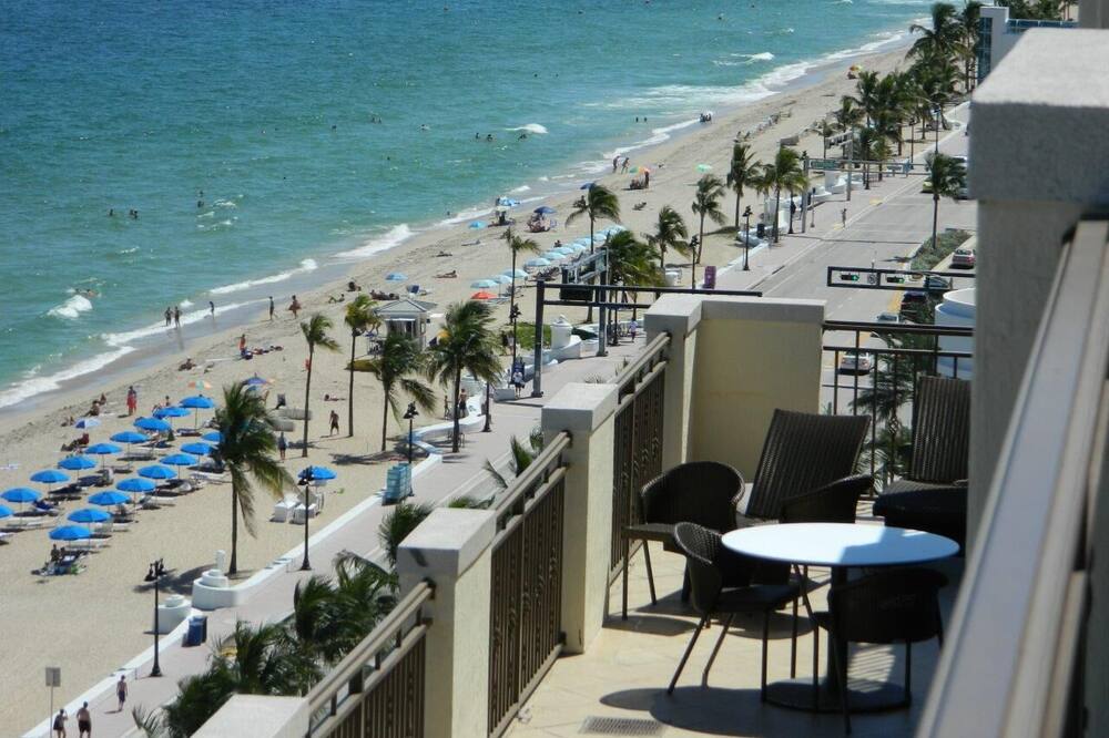 Oceanfront Luxury Condo-balcony-kitchenette-5 Stars The Atlantic Resort And Spa - Fort Lauderdale