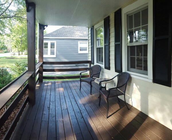 Vacation In A Renovated, Clean And Comfortable 3 Bed/2 Bath 1920s Cottage!! - Nashville, TN