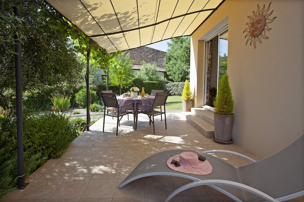 4 Star Rated, Air-conditioned With Private Garden, Secure Parking & Shared Pool - France