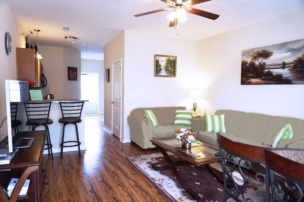 Beautiful Comfortable Townhome, One Block From Beach! - Myrtle Beach