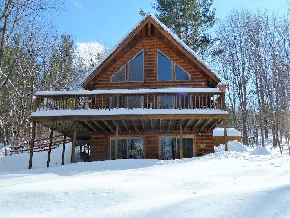 Pet Friendly, Quiet Neighborhood, Cozy Lower Level Cabin - New Hampshire (State)
