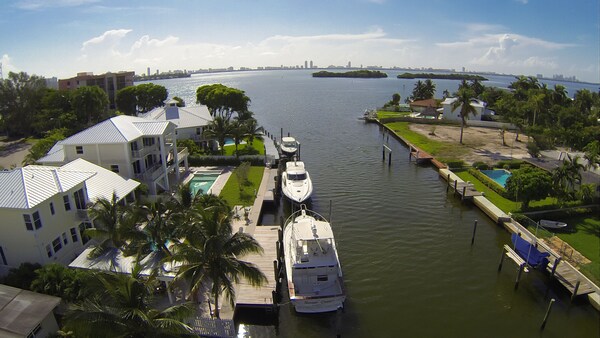 More Than Just Your Average Rental, We Provide An Unforgettable Experience - Miami