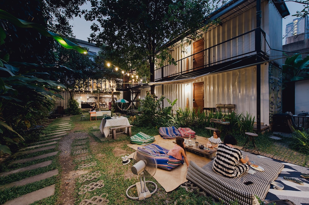 The Yard Hostel - Bangkok
