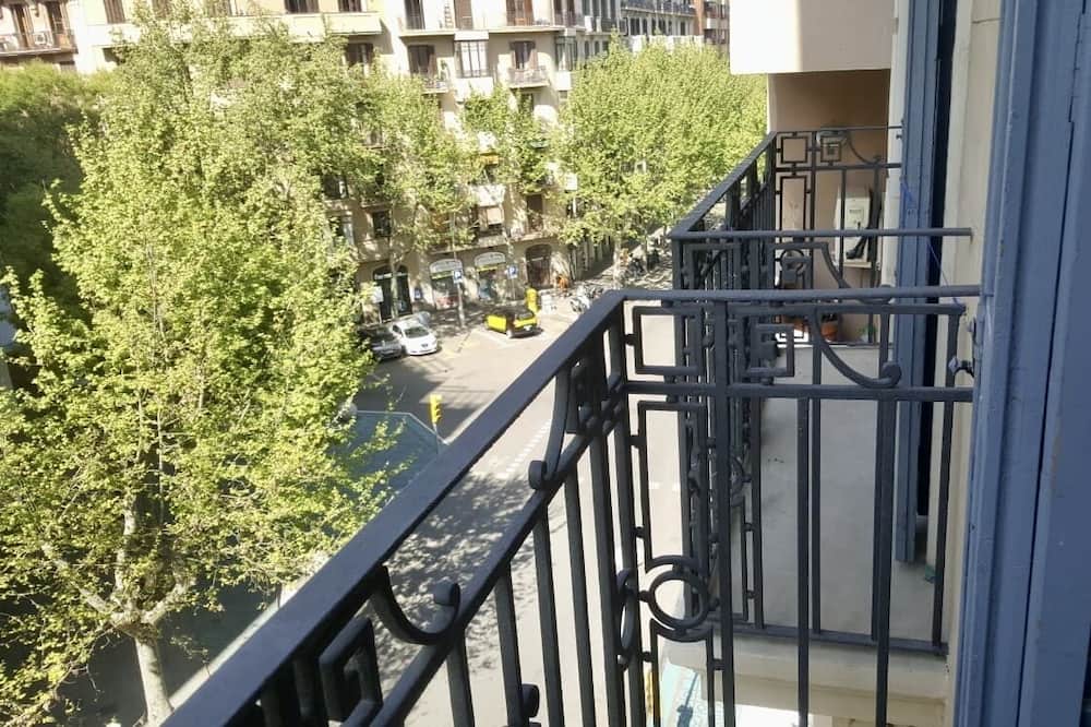 3br/2ba Art Nouveau Apartment W Two Balconies & High Ceiling, Next Door To Metro - Barcelona