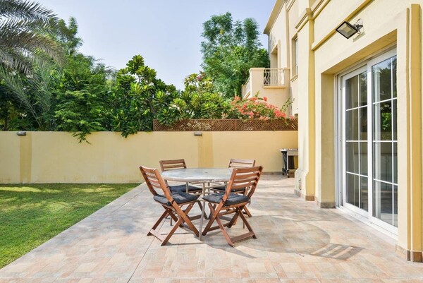 Incroyable 4 Chambres Villa | Piscine Privée | Jardin Superbe | 10 Mn De Dubai Marina - Émirats arabes unis
